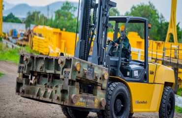 4 essential forklifts to make your manufacturing unit more productive